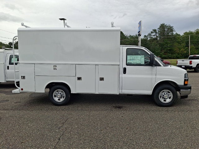 2026 Chevrolet Express Cutaway 3500 1WT