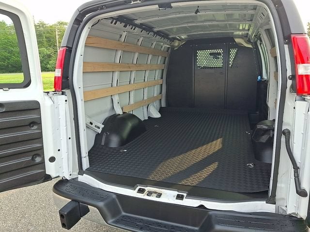 2025 GMC Savana Cargo Work Van