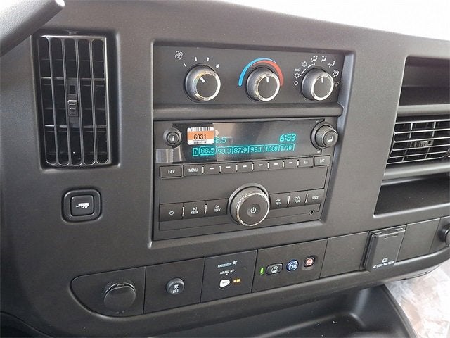 2025 Chevrolet Express Cutaway 3500 1WT