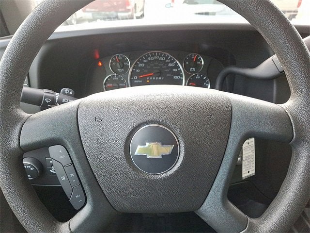 2025 Chevrolet Express Cutaway 3500 1WT