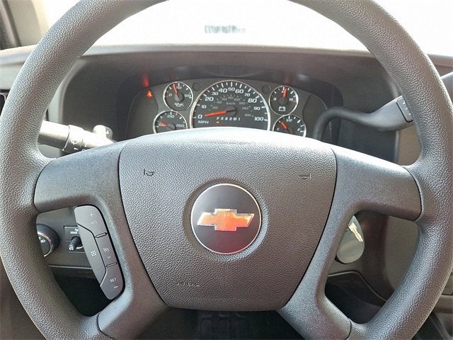 2025 Chevrolet Express Cutaway 3500 1WT