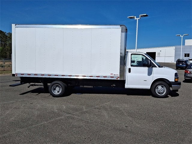 2025 Chevrolet Express Cutaway 3500 1WT