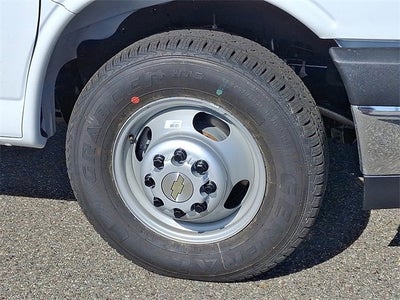 2025 Chevrolet Express Cutaway 3500 1WT